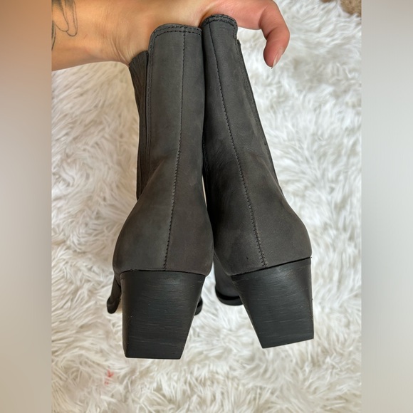 NEW Steve Madden Terezza Nubuck Booties - Picture 8 of 8